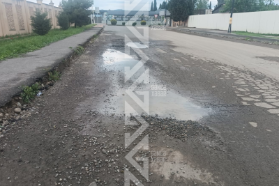 Gəncədən Mərkəzi Xəstəxanaya aparan yol diqqətdən KƏNAR qalıb