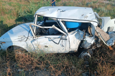 "TIR" "Niva" ilə toqquşdu, ata ilə oğlu yaralandı