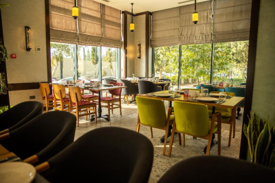 Millinin baş məşqçisi şərikli restoran açdı