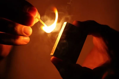 Nisyə ərzaq ala bilmədiyi mağazanı yandırdı