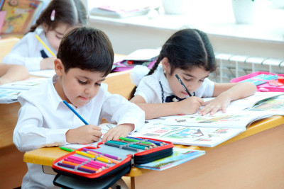Beşyaşlıların məktəblərdə boş qalan yerlərə prioritetsiz qəbulu başlayıb