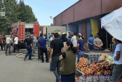 Gəncədə "Dubay bazarı"nda yanğın: Qaz balonu alışdı
