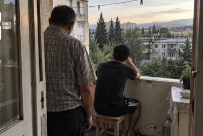 Gəncədə 26 yaşlı oğlan ona siqaret almayan atasını bıçaqladı