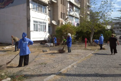 Gəncədə yeni inşa olunan məktəbin ətrafı TƏMİZLƏNİB