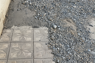Gəncənin Eminbəyli küçəsinin 1-ci dalanında yol problemi