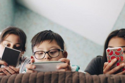 Telefon və planşet uşağın yuxusuna necə təsir edir? - Xəbərdarlıq